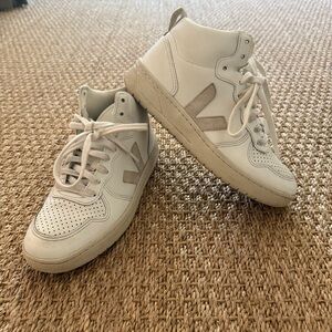VEJA V15 Mixed Leather Mid-Top Sneakers. Color: White Natural. Size 7 (EUR 38).